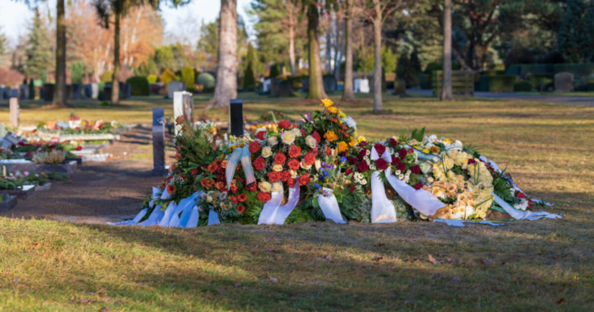 Cimitirele din municipiul Arad, fără flori și coroane! Ce se întâmplă?