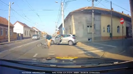 Biciclist lovit în Arad de o șoferiță nervoasă