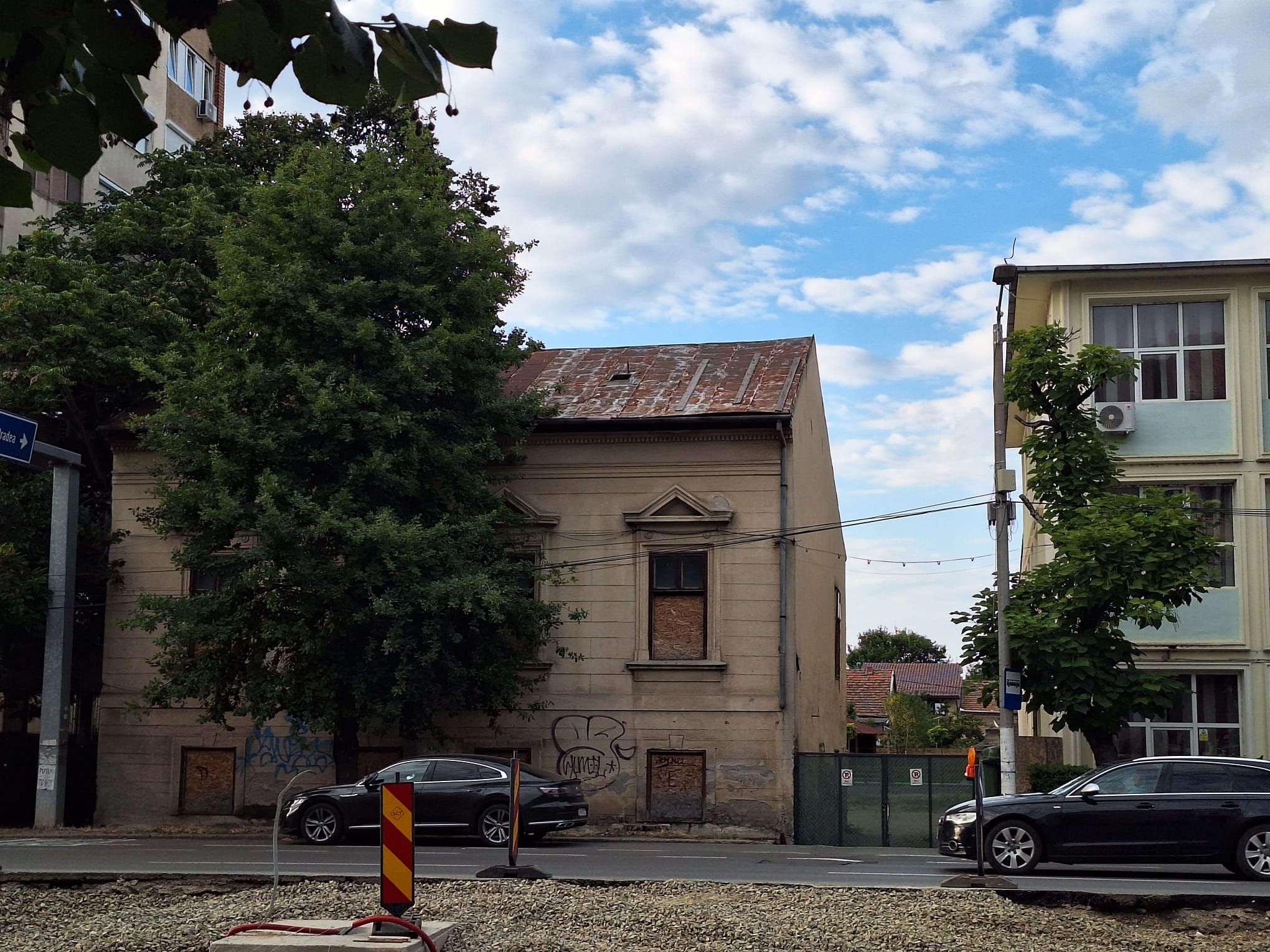 4e051093-102d-42c3-ab9f-f03508aedb6a