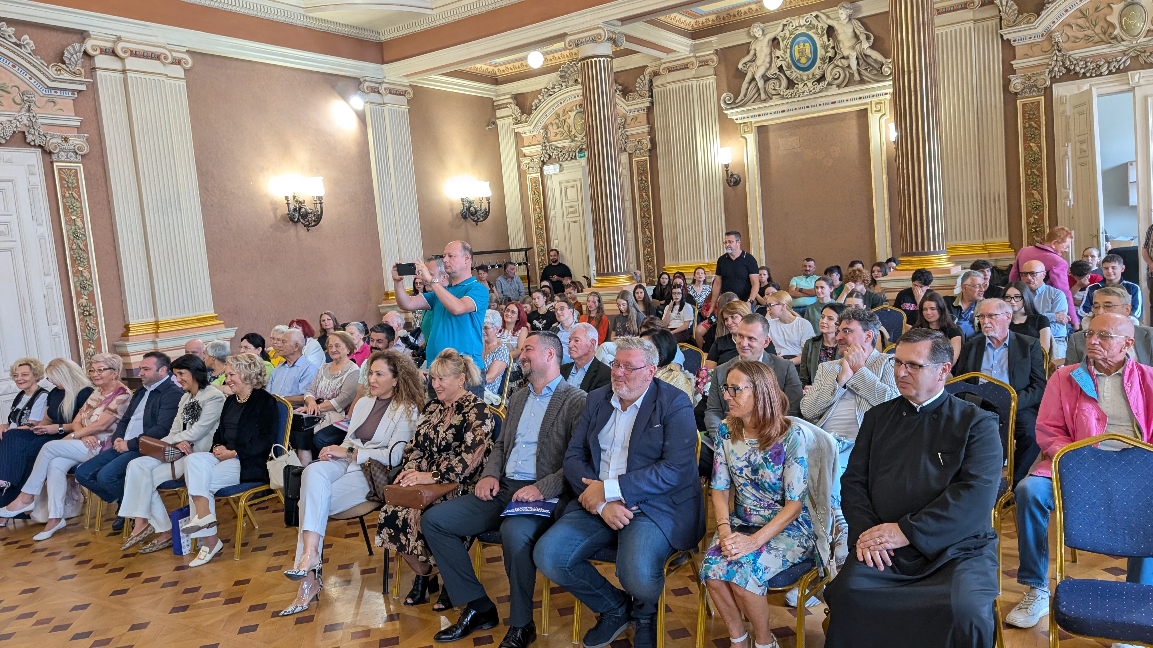 PXL_20250924_080201768.MP