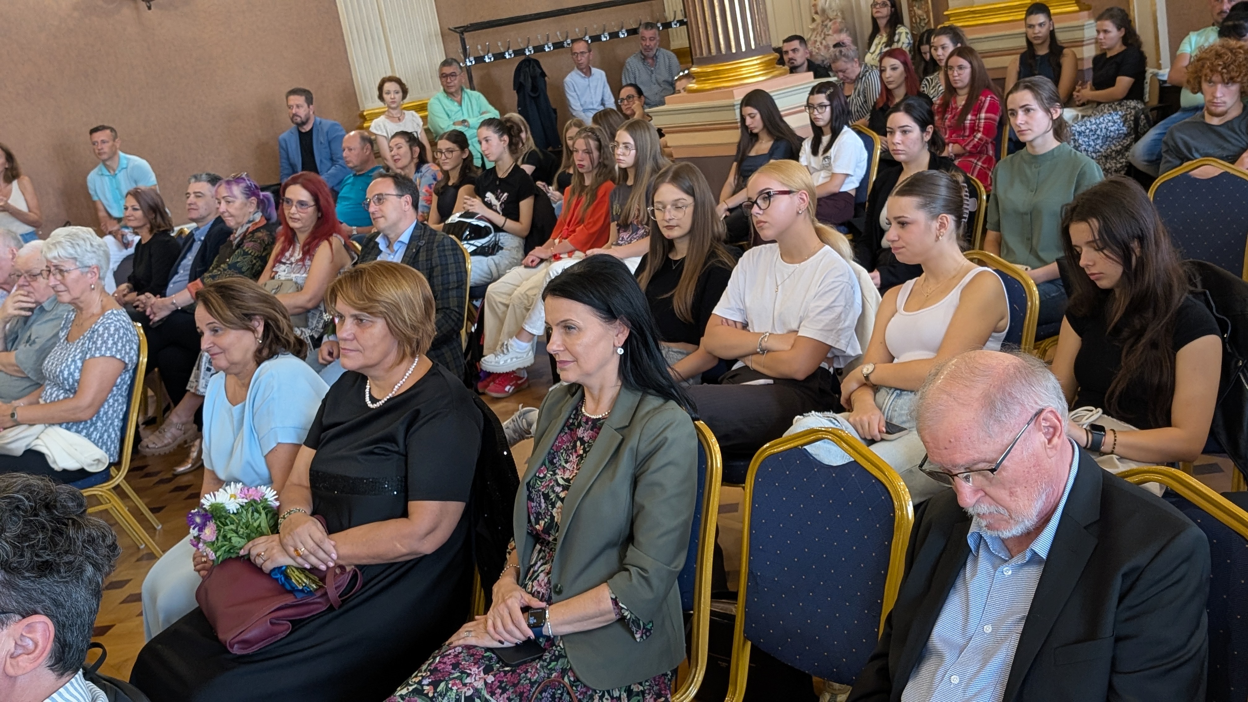 PXL_20250924_081925682.PORTRAIT.ORIGINAL