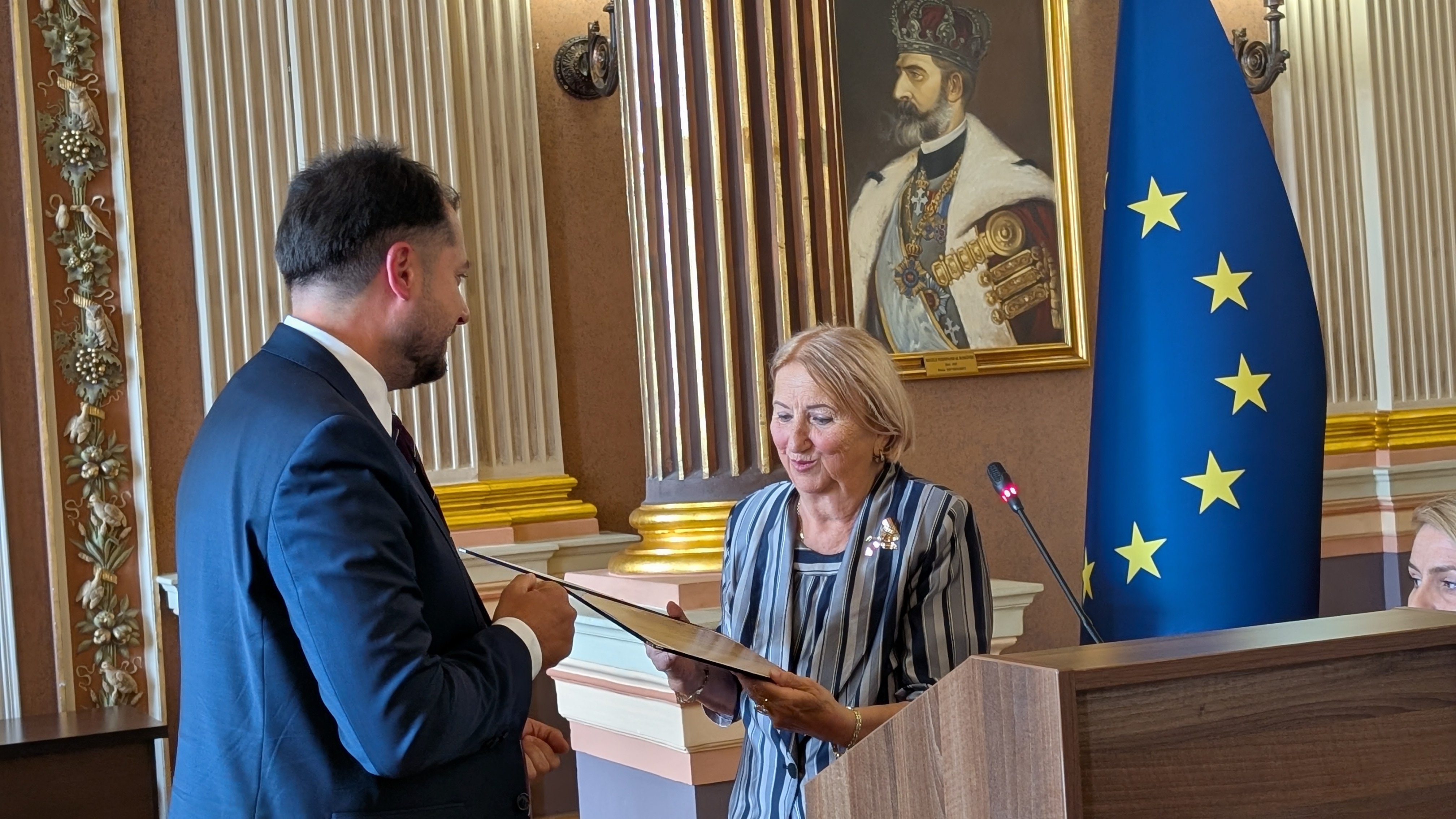 PXL_20250924_090041469.PORTRAIT.ORIGINAL