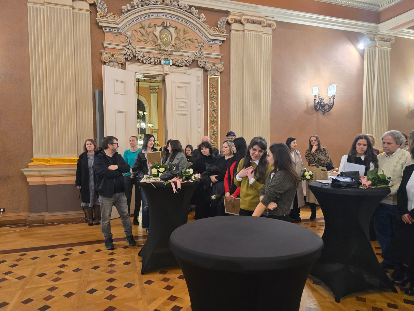 e625b323-b03a-4714-a3e6-eaceee791c18