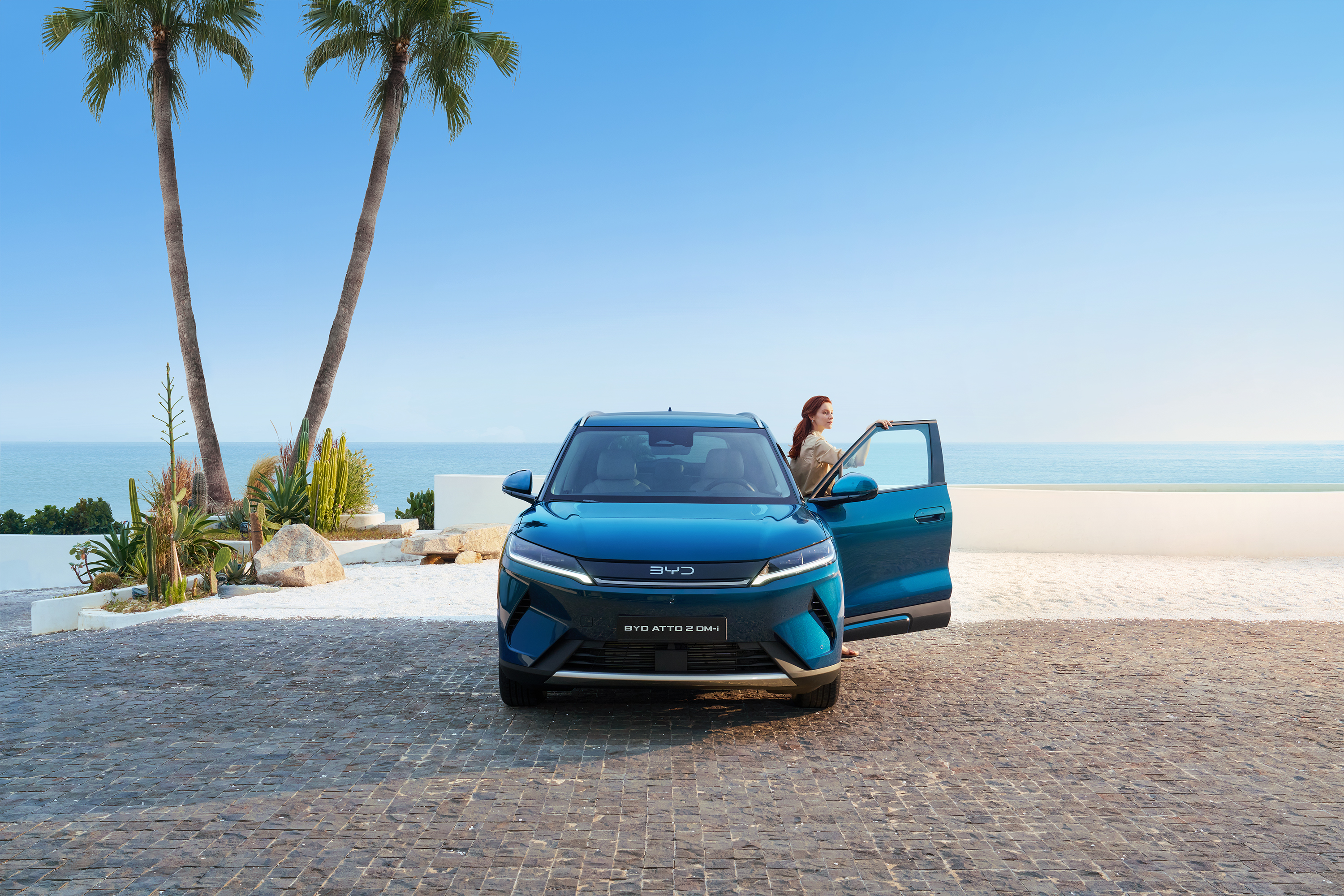 05、Outside_Static_Front_download_JPG_5000PX_RGB (1)