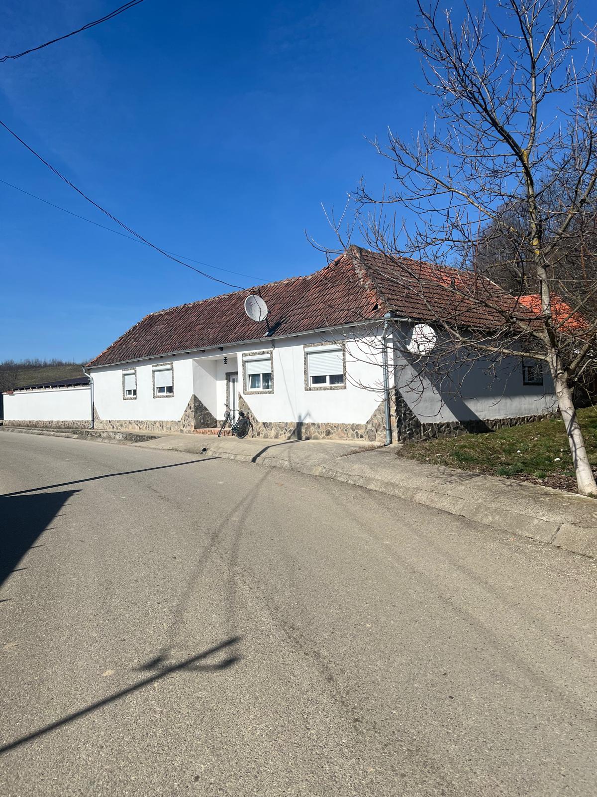 6ce0745d-74ef-4b41-bec5-481cbe9c3e7f