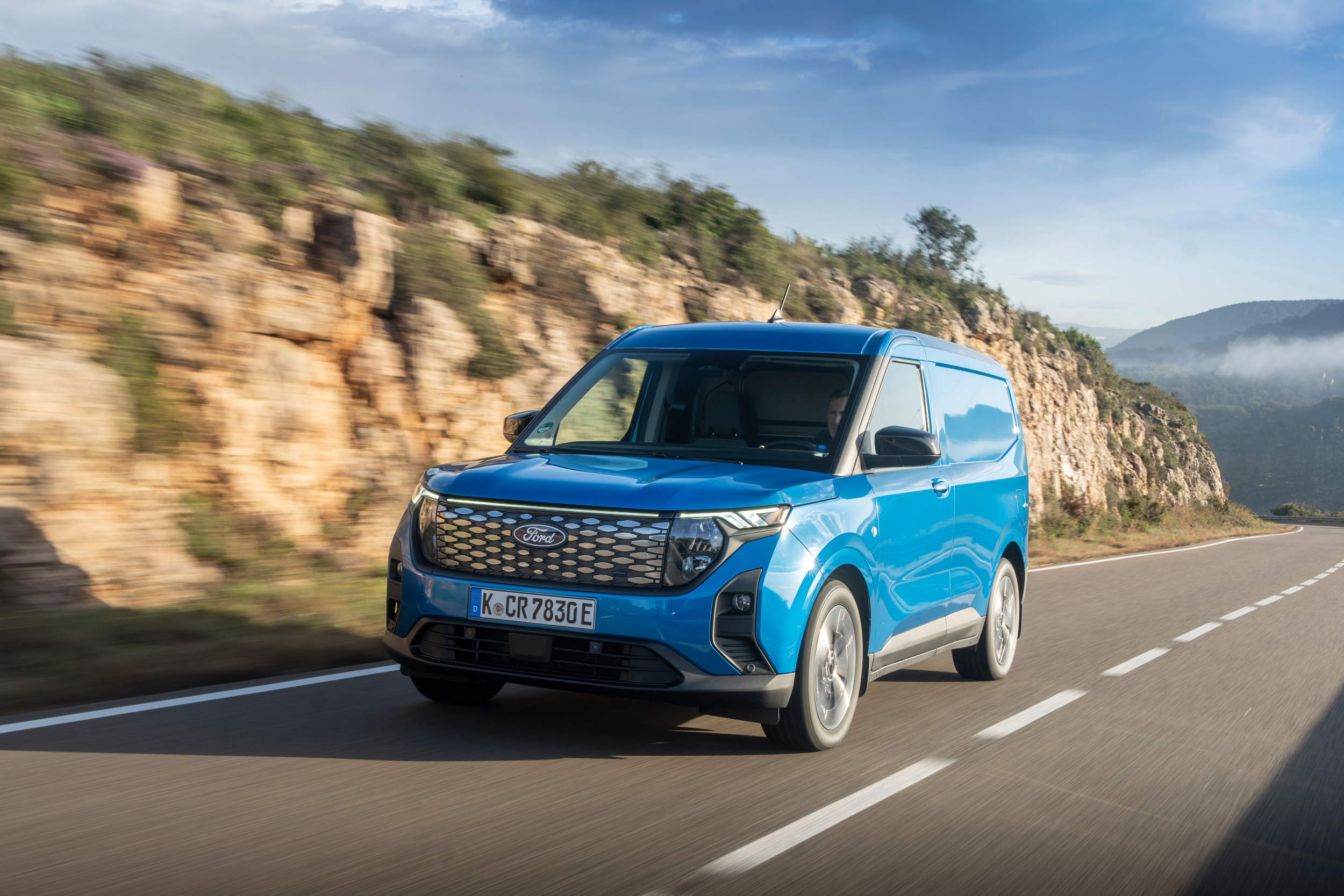 2025PbFP_E-Transit_Courier_013