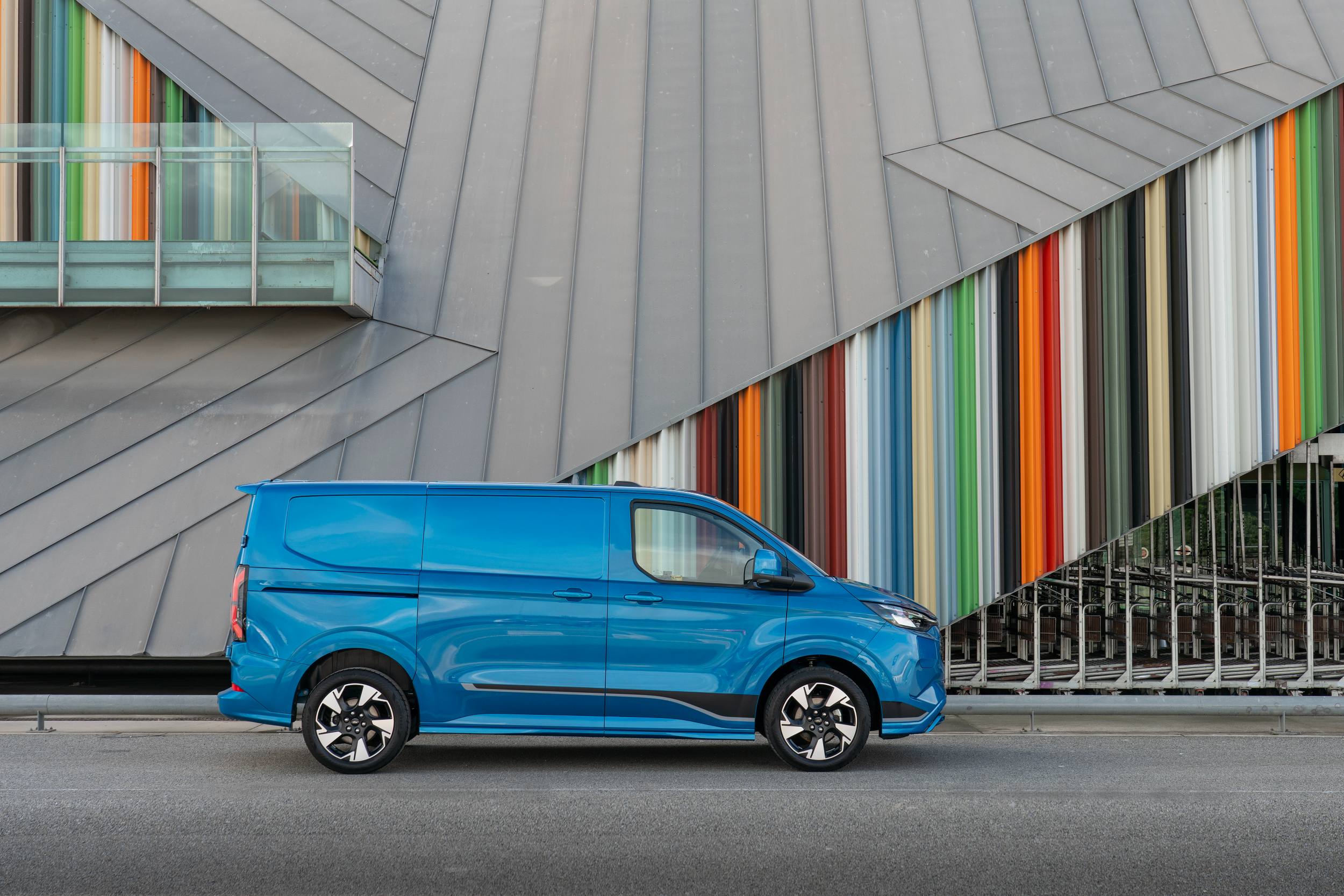 2025PbFP_E-Transit_Custom_Sport_002