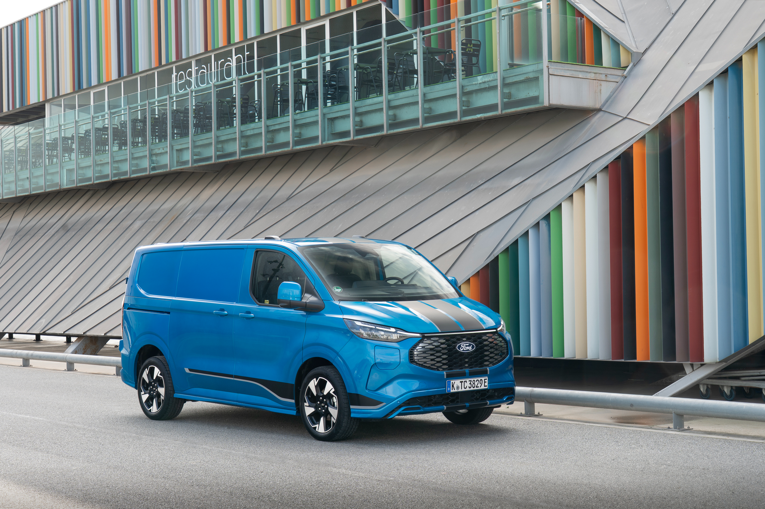 2025PbFP_E-Transit_Custom_Sport_003