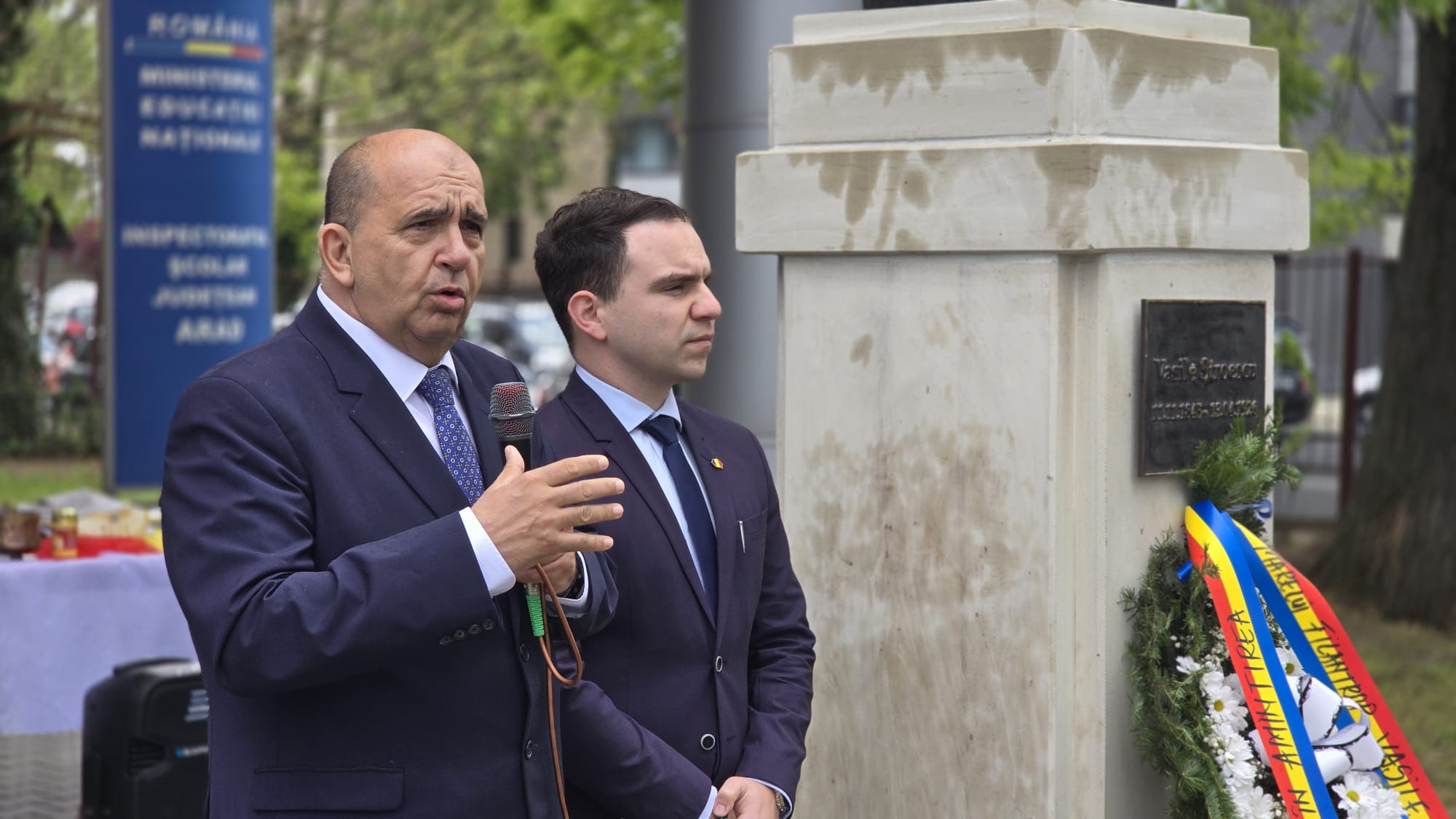 FOTO Bustul Lui Vasile Stroescu Dezvelit ARADON FOTO Bustul Lui Vasile Stroescu Dezvelit ARADON