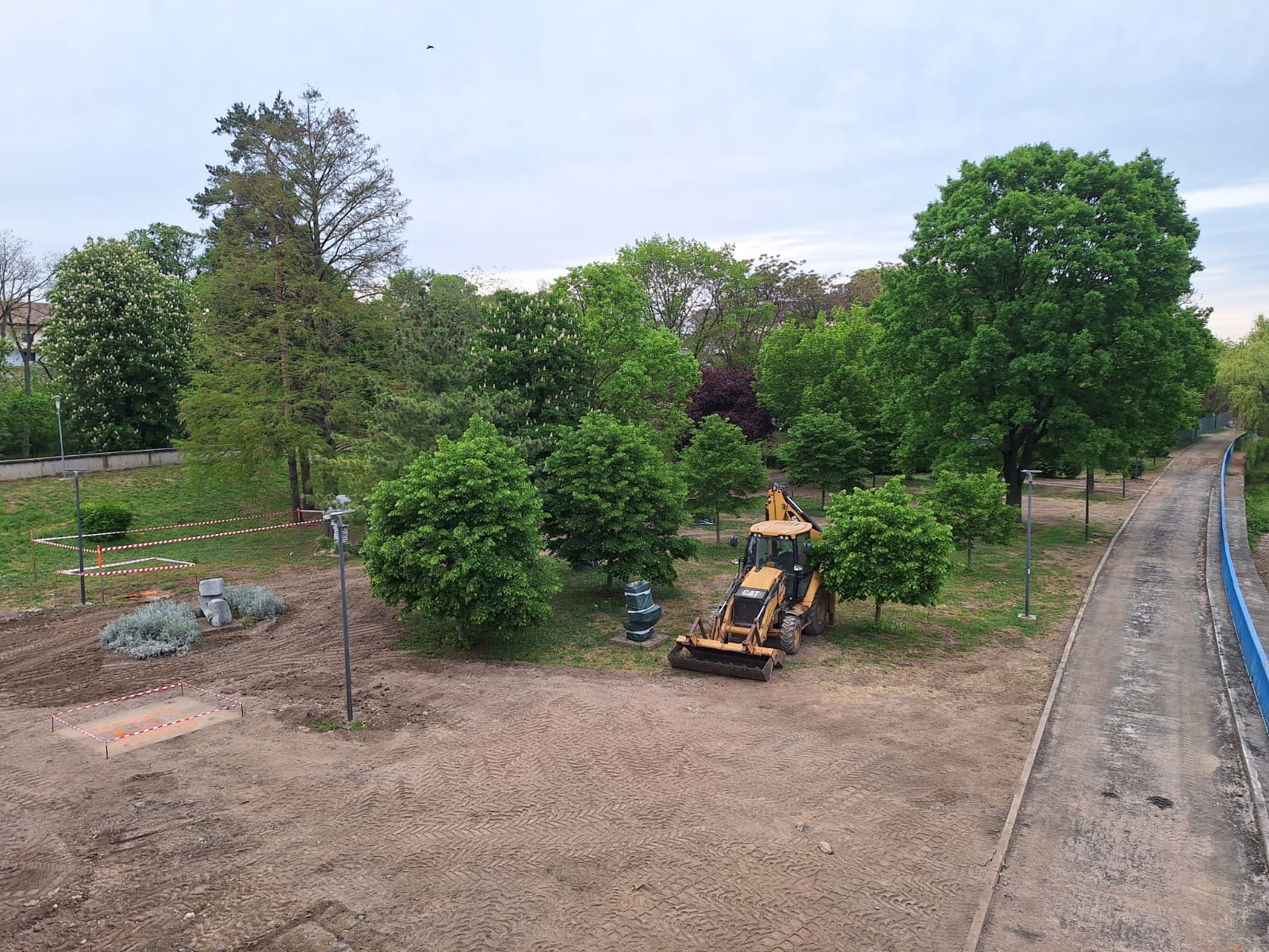 250fa4fe-3692-45b1-82d1-fd0f564d2c80