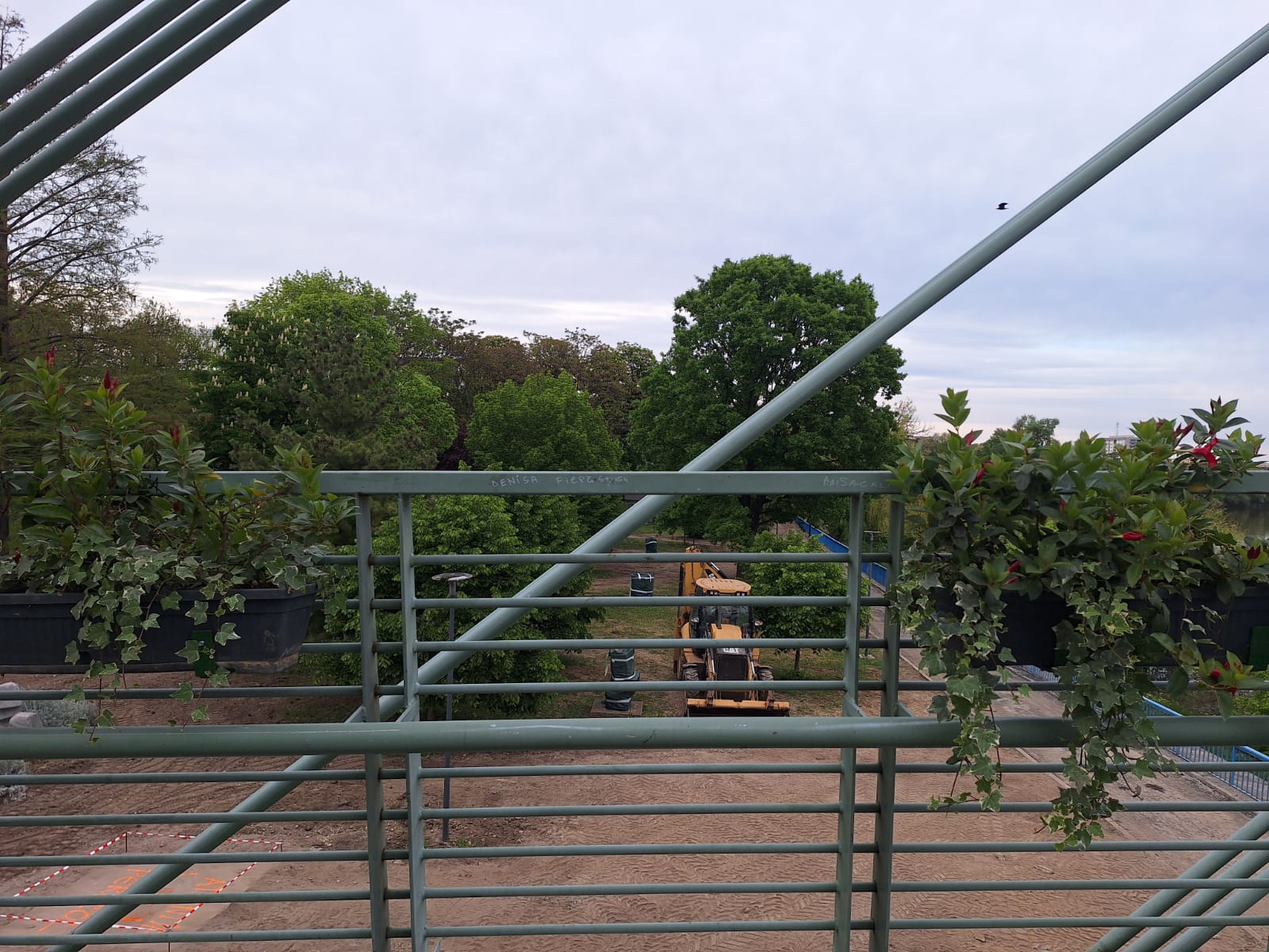 e6eeac20-e193-4711-adb1-365f2be55cf1