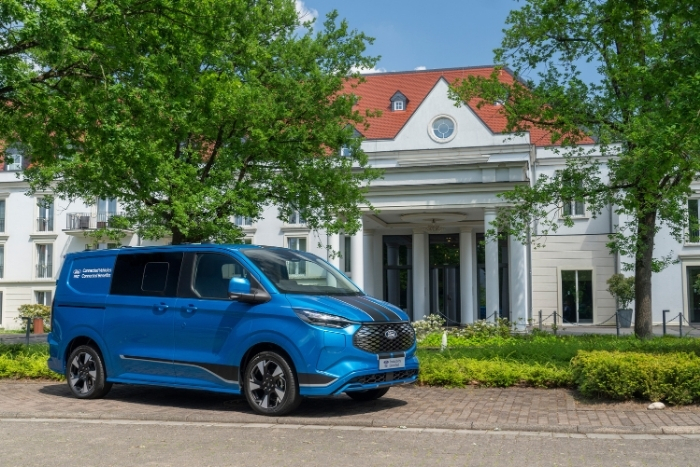 Custom Tourneo EV 4