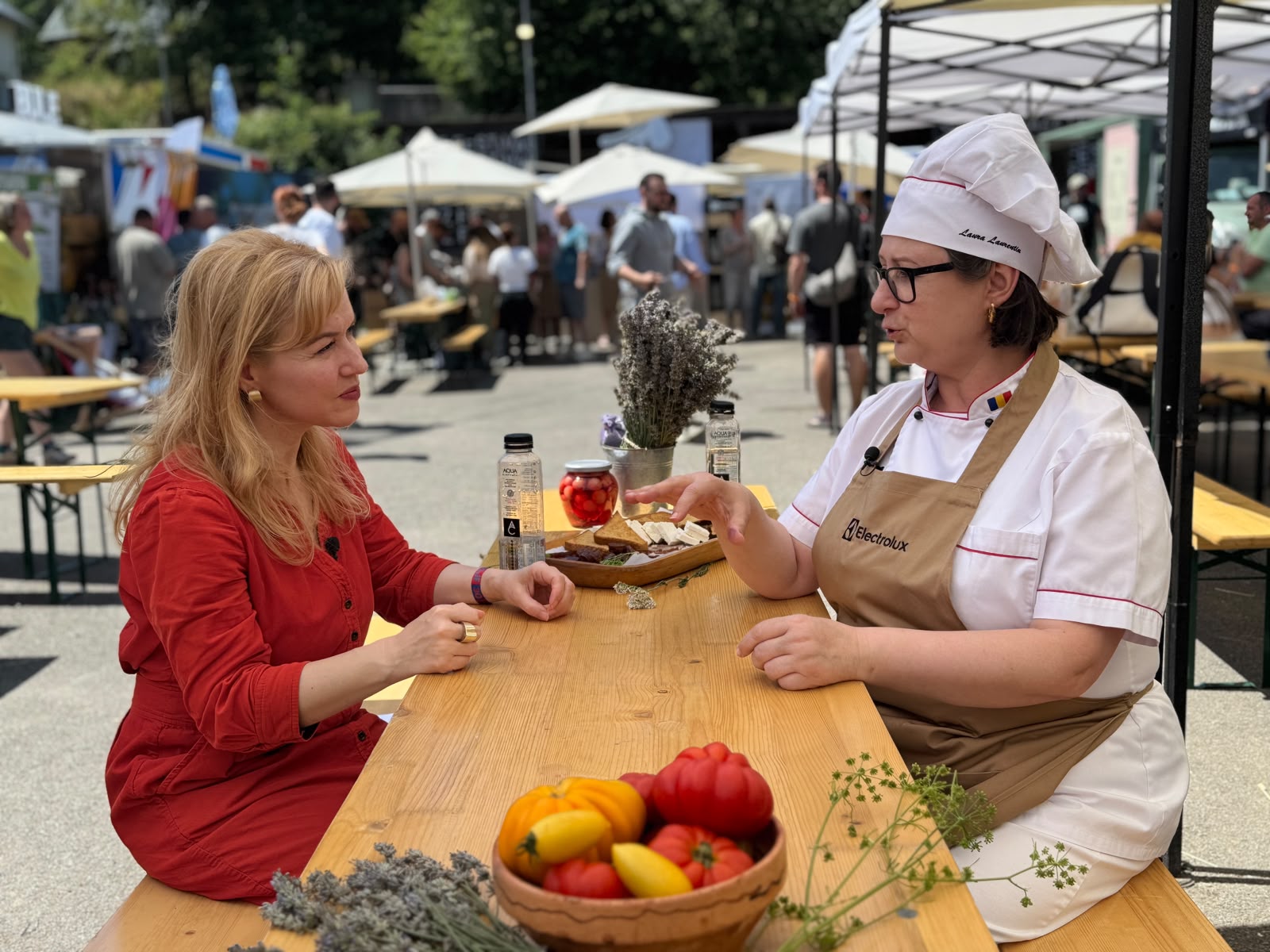 Corina Dima (stânga) și Laura Laurențiu