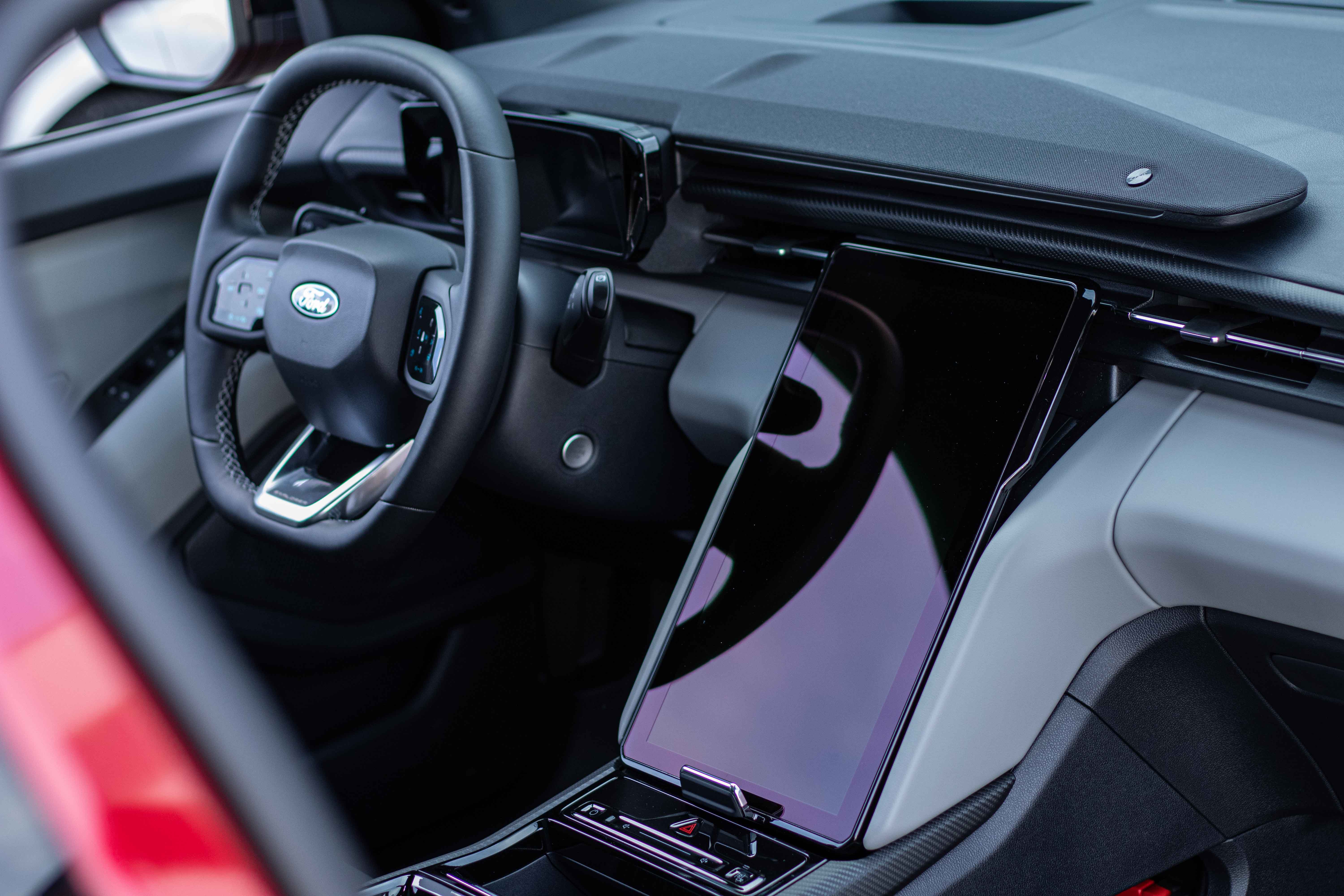 EXPLORER EV PREMIUM EXTENDED RANGE 340 CP AT AWD PANORAMIC LUCID RED-27