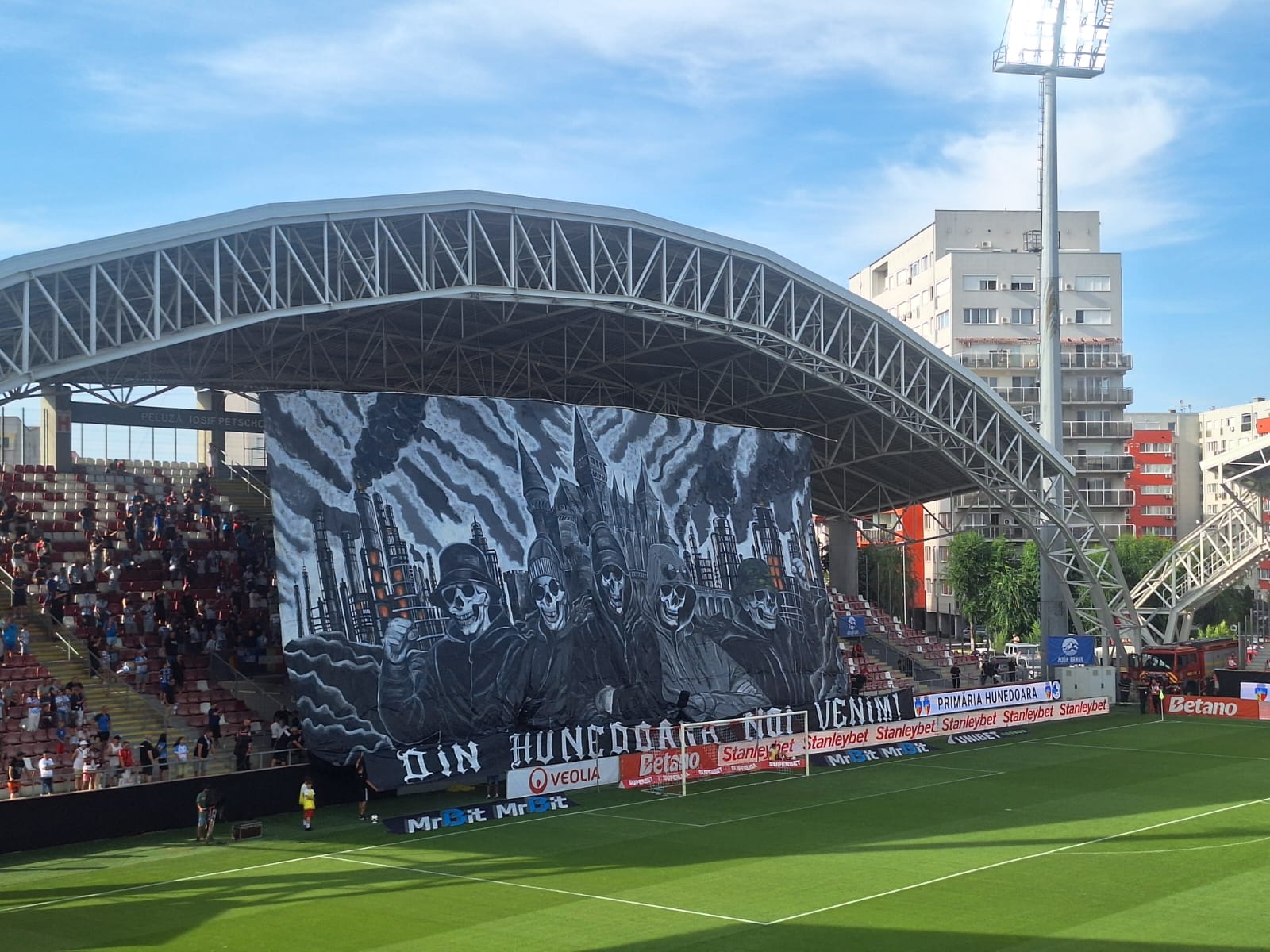 Aradul le-a purtat noroc hunedorenilor, la primul meci în Superliga, după 34 de ani
