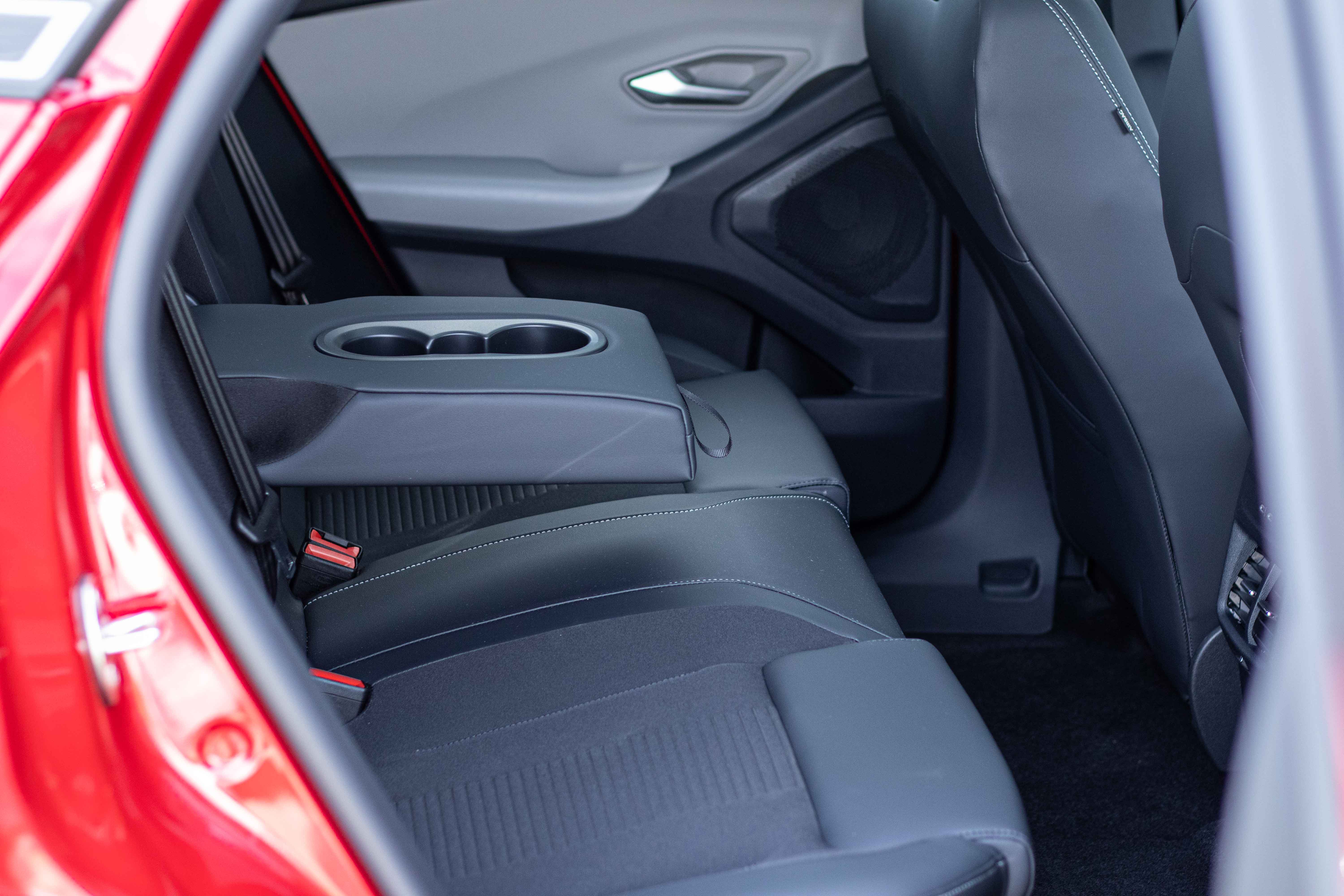 EXPLORER EV PREMIUM EXTENDED RANGE 340 CP AT AWD PANORAMIC LUCID RED-24