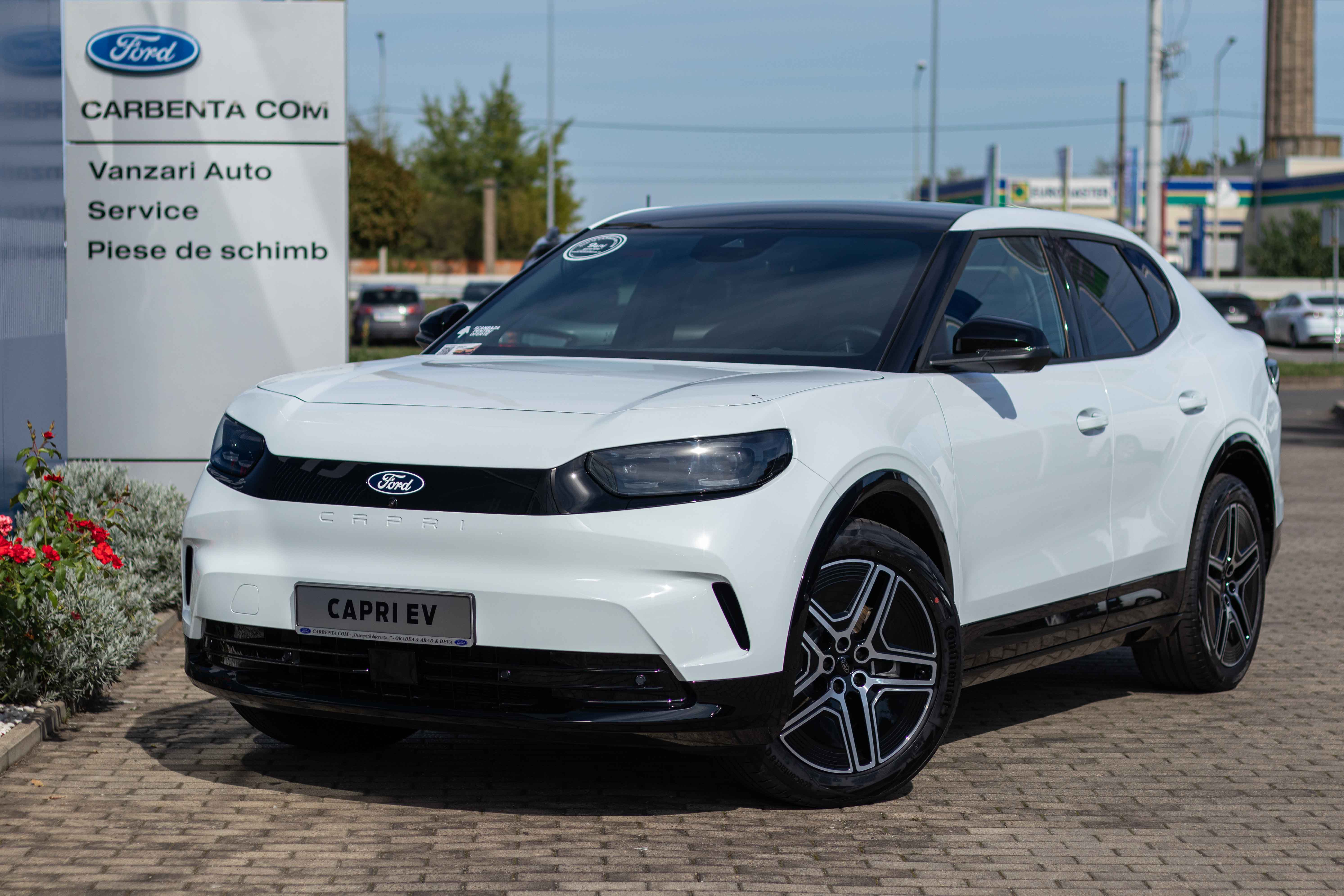 CAPRI ELECTRIC PREMIUM EXTENDED RANGE 340 CP AT AWD PANORAMIC FROZEN WHITE-1