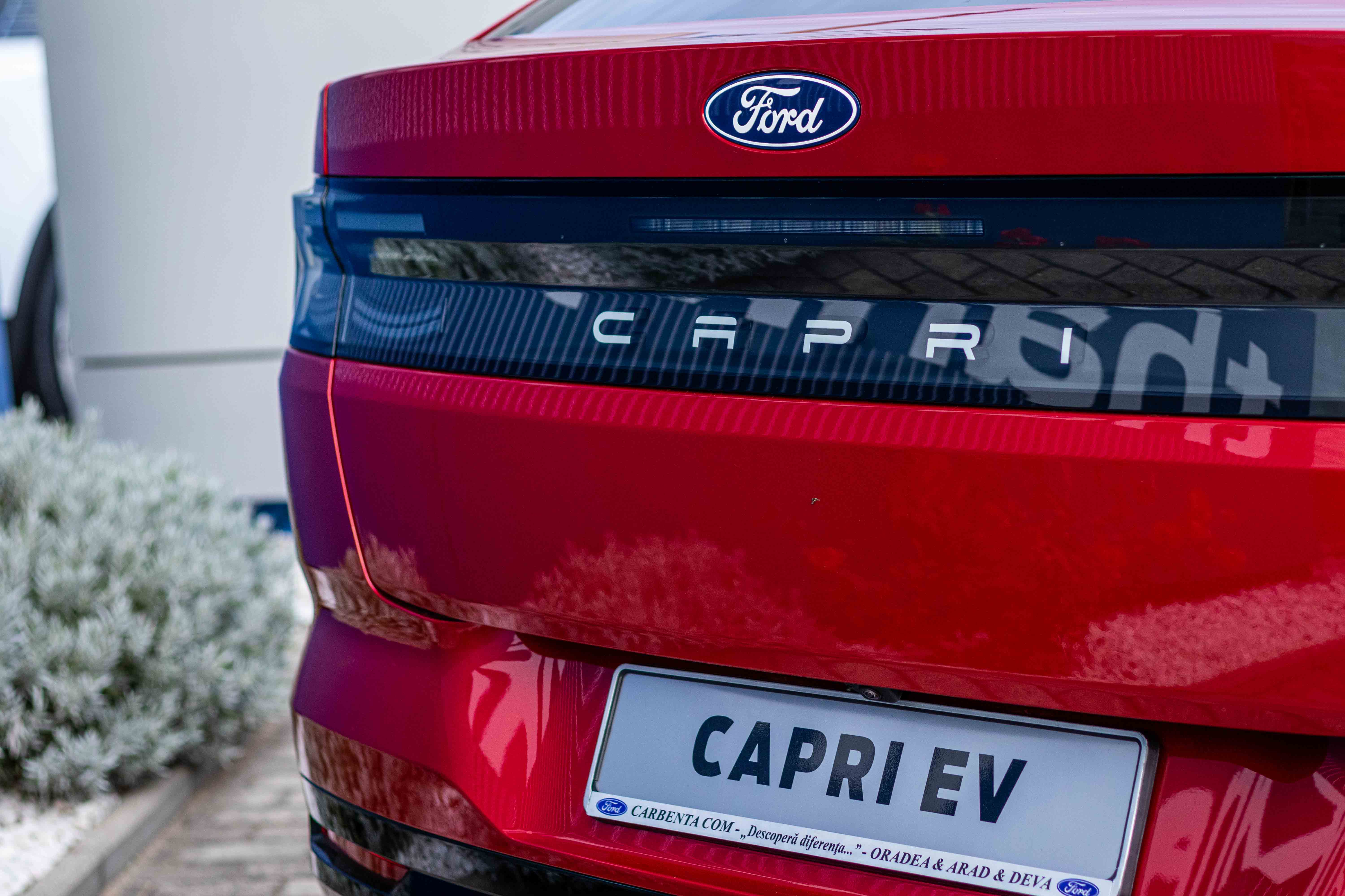 CAPRI ELECTRIC PREMIUM EXTENDED RANGE 340 CP AT AWD PANORAMIC LUCID RED-16